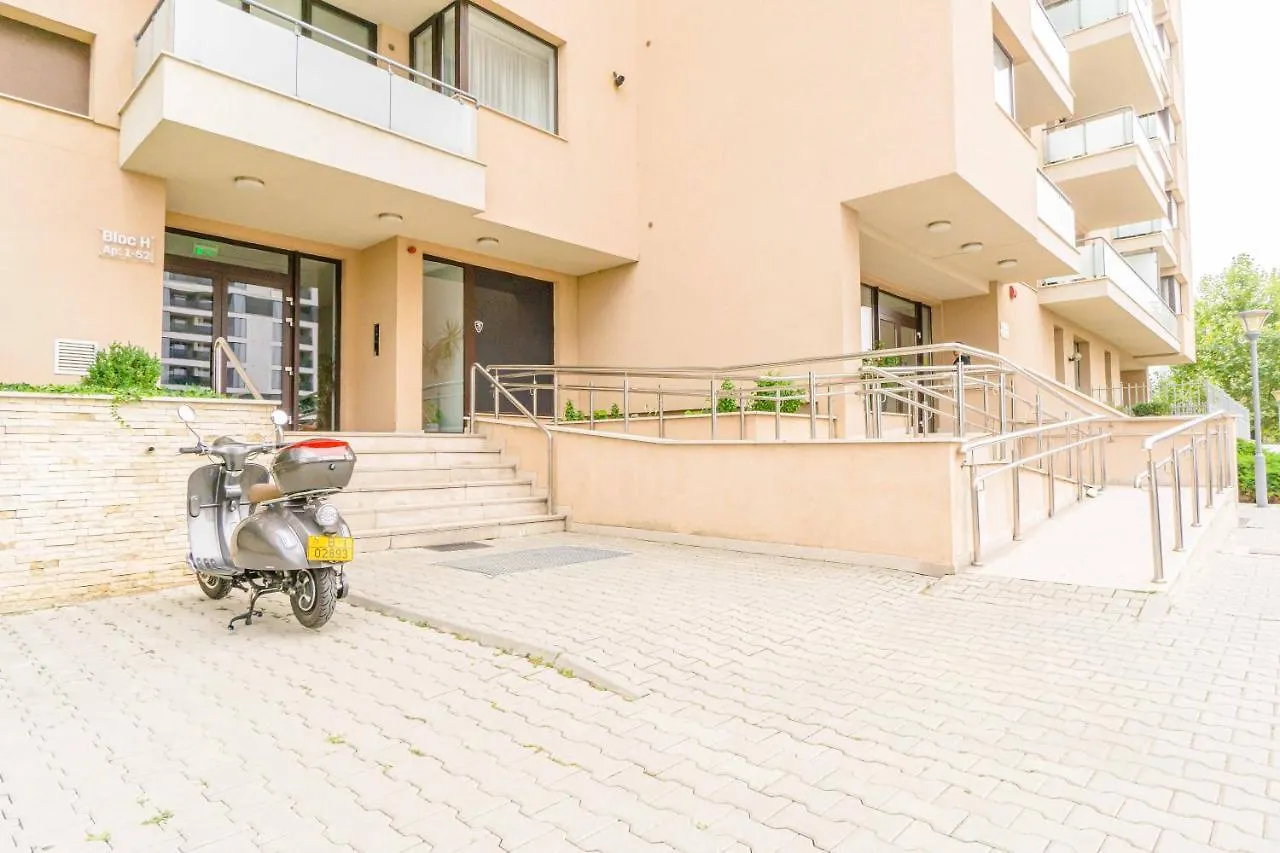 Purple Luxury Aviatiei Apartment Bucharest